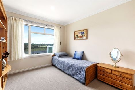 Photo of property in 20 Schopolo Place, Schnapper Rock, Auckland, 0632