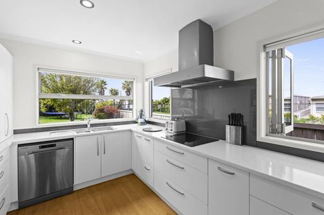 Photo of property in 126 Maire Road, Orewa, 0931