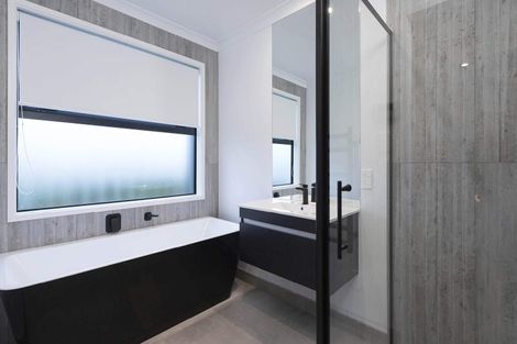 Photo of property in 13 Aarts Place, One Tree Point, 0118