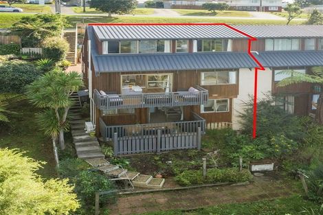 Photo of property in 2/813 East Coast Road, Northcross, Auckland, 0630