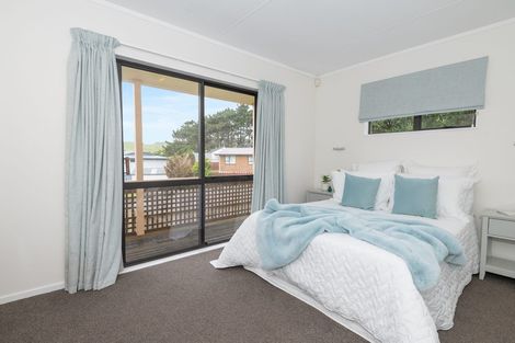 Photo of property in 6 Maracas Crescent, Grenada Village, Wellington, 6037