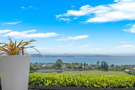 Photo of property in 15 Woodridge Drive, Stanmore Bay, Whangaparaoa, 0932