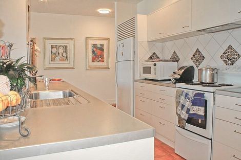 Photo of property in 222 Oriental Parade, Oriental Bay, Wellington, 6011