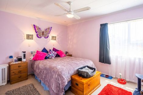 Photo of property in 1 Elder Grove, Paraparaumu, 5032