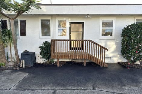 Photo of property in 2/4 Sydney Street, Hauraki, Auckland, 0622