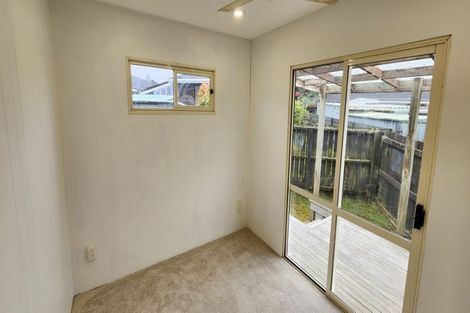 Photo of property in 9 Mahoe Street, Strandon, New Plymouth, 4312