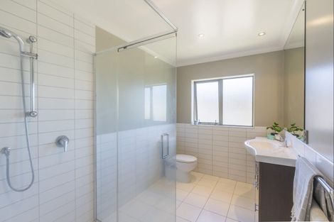 Photo of property in 8 Springhaven Lane, Paraparaumu, 5032