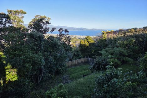 Photo of property in 35 Acacia Avenue, Maungaraki, Lower Hutt, 5010