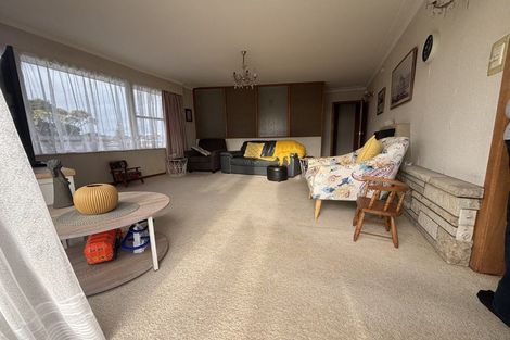 Photo of property in 18 Lyndhurst Road, Te Atatu South, Auckland, 0610