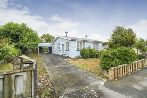 Photo of property in 2 Rira Street, Marton, 4710