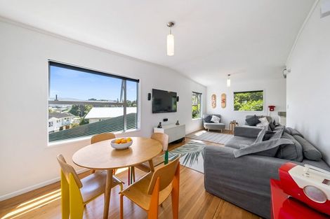 Photo of property in 2b Cherry Grove, Strathmore Park, Wellington, 6022