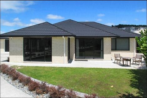 Photo of property in 12 Greenstone Place, Aotea, Porirua, 5024