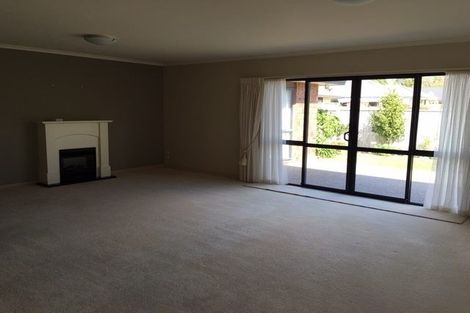 Photo of property in 98 Guildford Drive, Paraparaumu Beach, Paraparaumu, 5032