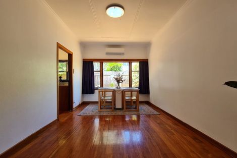 Photo of property in 87 Northland Road, Northland, Wellington, 6012