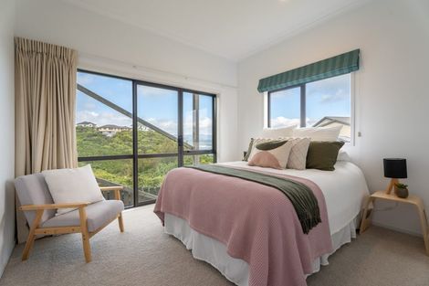 Photo of property in 7 Forbes Lane, Newlands, Wellington, 6037