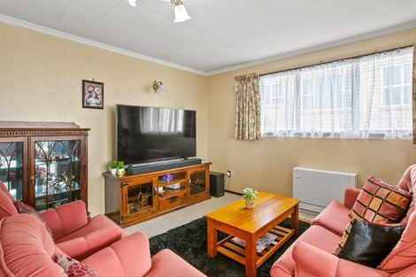 Photo of property in 10b South Road, Moturoa, New Plymouth, 4310