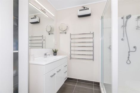 Photo of property in 13a Jenelin Road, Glendene, Auckland, 0602