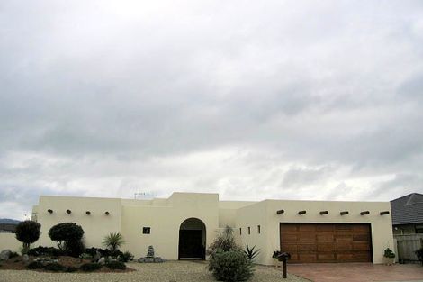 Photo of property in 6 Holcombe Drive, Paraparaumu, 5032