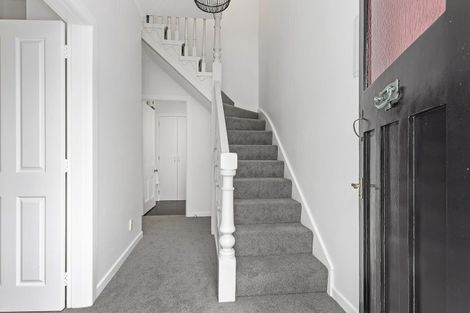 Photo of property in 18 Newman Terrace, Thorndon, Wellington, 6011