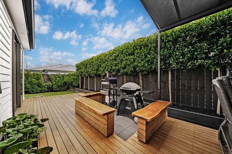 Photo of property in 12 Tarras Road, Kumeu, 0810