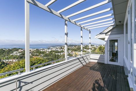 Photo of property in 22 Fairview Crescent, Kelburn, Wellington, 6012