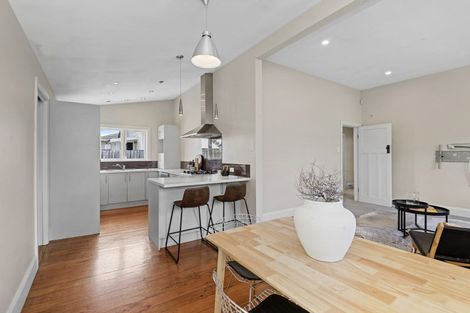 Photo of property in 124 Somerfield Street, Somerfield, Christchurch, 8024