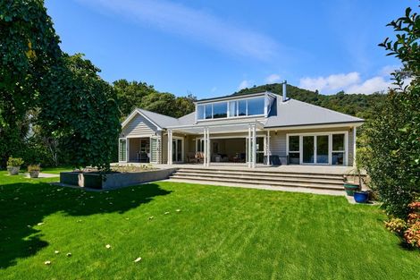 Photo of property in 5 Cheviot Road, Lowry Bay, Lower Hutt, 5013