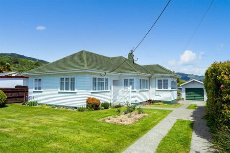 Photo of property in 32 Ranui Road, Stoke, Nelson, 7011