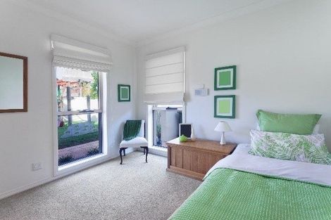 Photo of property in 473 Glenfield Road, Glenfield, Auckland, 0629