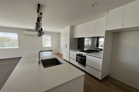 Photo of property in 7 Booralee Avenue, Botany Downs, Auckland, 2010