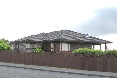 Photo of property in 98 Luckens Road, West Harbour, Auckland, 0618