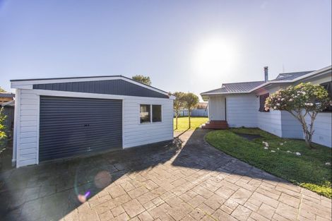 Photo of property in 28 Peppertree Glade, Kelvin Grove, Palmerston North, 4414