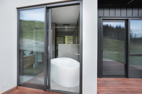 Photo of property in 13 Akitu Rise, Wanaka, 9305