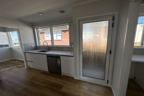 Photo of property in 25b Borrowdace Avenue, Botany Downs, Auckland, 2010