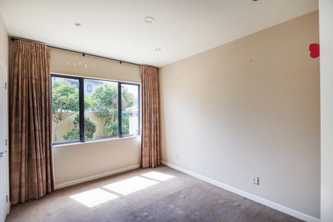 Photo of property in 5 The Oaks, Awapuni, Palmerston North, 4412