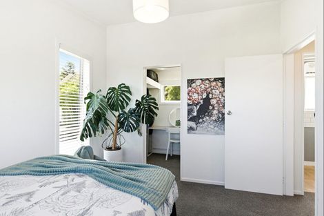 Photo of property in 12 Middlesex Place, Northland, Wellington, 6012