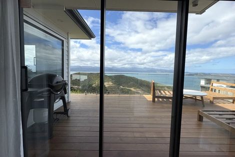 Photo of property in 37 Boeing Way, Newlands, Wellington, 6037