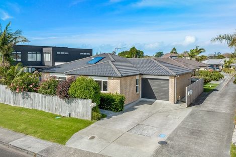 Photo of property in 35a Doment Crescent, Orewa, 0931