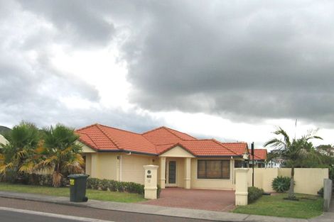 Photo of property in 12 Rosetti Rise, West Harbour, Auckland, 0618