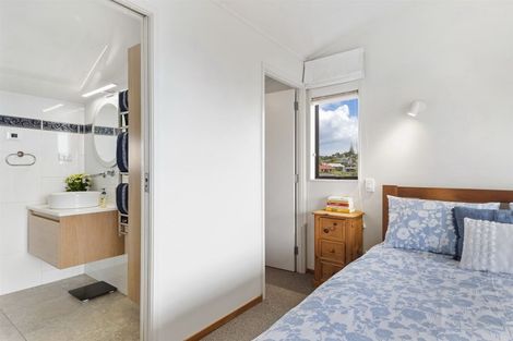 Photo of property in 9a Huntly Road, Campbells Bay, Auckland, 0630