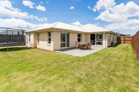 Photo of property in 37 Davaar Crescent, Broomfield, Christchurch, 8042