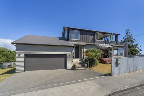 Photo of property in 2 Kowhai Street, Otaki Beach, Otaki, 5512