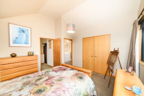 Photo of property in 8 Dougherty Place, Hokowhitu, Palmerston North, 4410