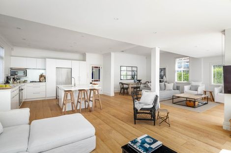 Photo of property in 33 Hawkesbury Avenue, St Albans, Christchurch, 8014