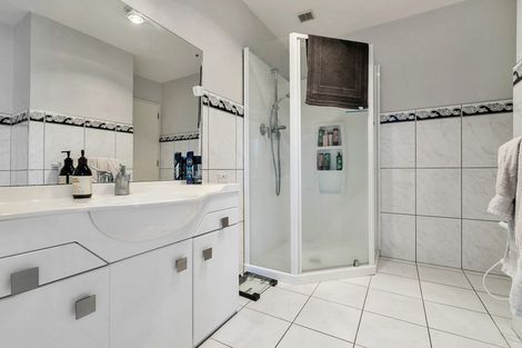 Photo of property in 3 Bridgehead Cove, West Harbour, Auckland, 0618