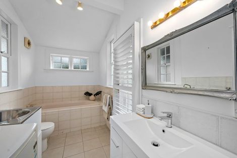 Photo of property in 58 Hinemoa Street, Birkenhead, Auckland, 0626