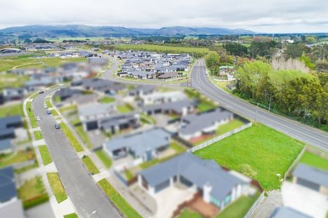 Photo of property in 27 Coutts Way, Fitzherbert, Palmerston North, 4410