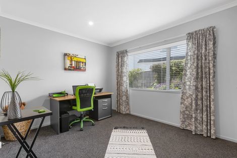 Photo of property in 6 Grace Cove, Aotea, Porirua, 5024