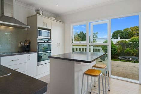 Photo of property in 9 Wendell Place, Greenlane, Auckland, 1061