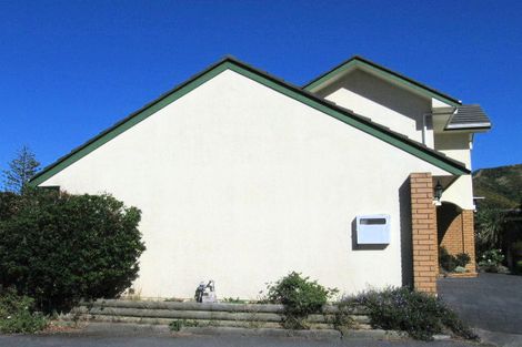 Photo of property in 1 Erskine Close, Island Bay, Wellington, 6023